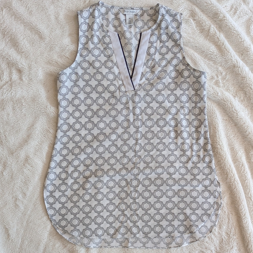 White House Black Market Outlet Black & White Geometric Print Tunic Top Size XS